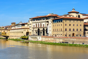 Fototapeta na wymiar Famous Uffizi gallery on Arno embankment in Florence, Italy