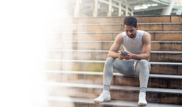 Athletes sitting and drinking water