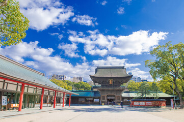 日本三大八幡・筥崎宮の楼門と社務所