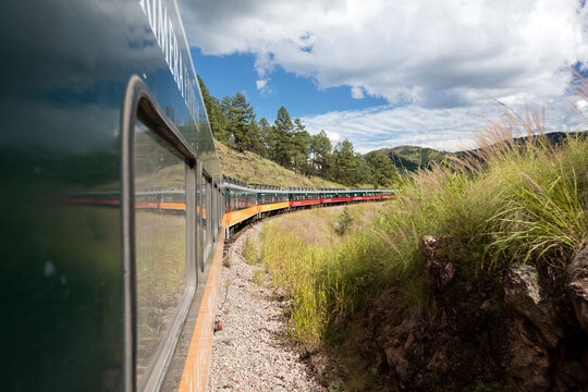 Chepe, el tren famoso que recorre las barranchas del cobre entre chihuahua y sinaloa. Mexico