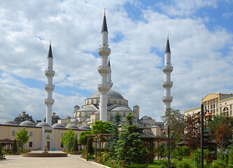 Fototapeta na wymiar Spring. Famous Central Mosque of Imam Sarakhsi, mosque in Bishkek, Kyrgyzstan
