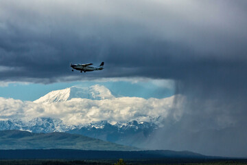 Fototapeta na wymiar Denali / Mount McKinley snow covered mountain