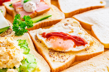 サンドイッチの具材の目玉焼き