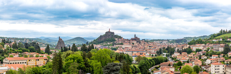 Panorama sur le Puy-en-Velay, depuis l'esplanade de la Statue monumentale de Saint-Joseph-de-Bon-Espoir à Espaly-Saint-Marcel