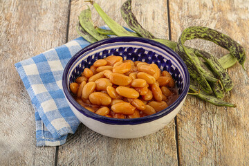 White bean in tomato sauce