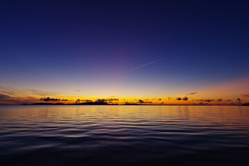 沖縄県小浜島　トゥマールビーチの美しい朝焼け