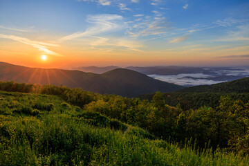 Sunrise in Blue Ridge Mountains with mist in the valley © Mark Eichenberger