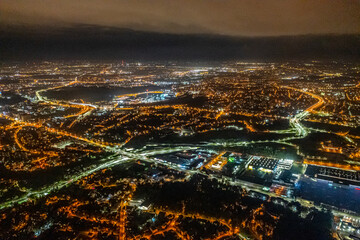 Krakau in Polen aus der Luft bei Nacht