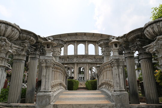 Eingang zum Kolosseum in Tarlac, Region Pampanga, Philippinen