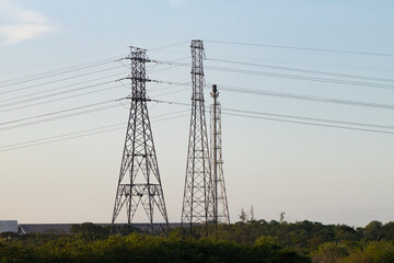 Torres de transmissão de energia.  © J.P.