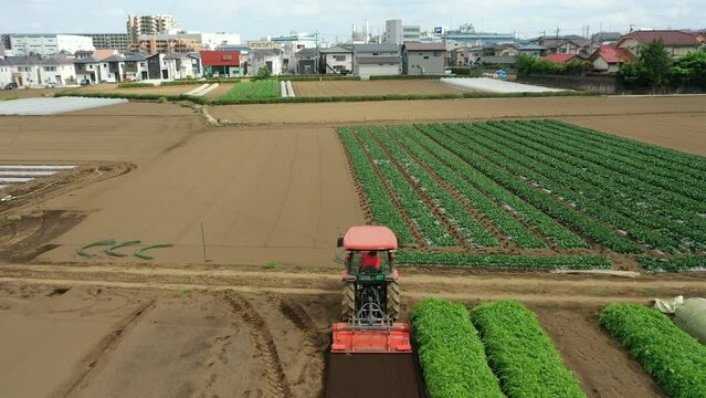 農業と自然の風景を表現しています。農業は、私たちの生活に欠かせないものです。農業によって、私たちは食料を得ることができます。また、農業は、私たちの生活環境を支えています。農業は、自然と共存しながら、私たちの生活を豊かにしてくれます。
