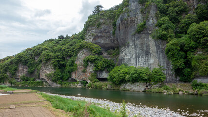 Fototapeta na wymiar 耶馬渓の崖と山国川と青の洞門、Yabakei Cliff and Yamakuni River