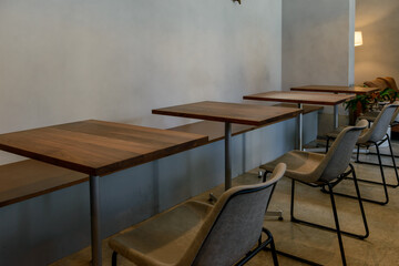 おしゃれなカフェ、レストランの内観　テーブル席