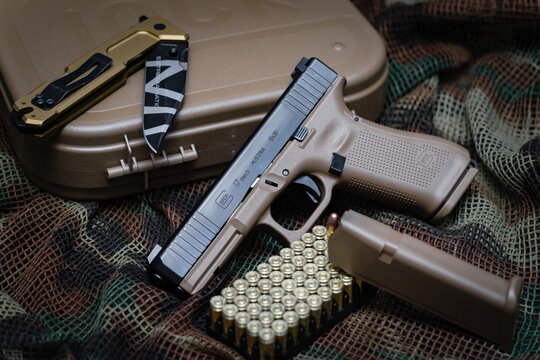 Glock 17 Images – Browse 33 Stock Photos, Vectors, and Video