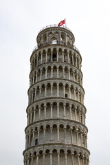 schiefe Turm von Pisa vom Himmel freigestellt