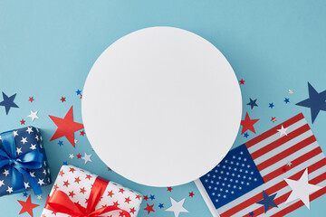 Obraz premium Concept of a July 4th celebration event. Top view flat lay of gift boxes in national colors, american flag, star-shaped confetti on light blue background with blank circle for text or promotion