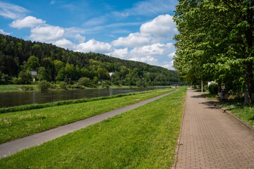 Plakat Bike path along the Elbe near Bad Schandau on a sunny day