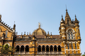 Obraz premium Exterior of the Chhatrapati Shivaji Terminus, formerly the Victoria Terminus station in Mumbai, Maharashtra, India, Asia