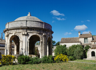 Fototapeta na wymiar Historic monumental well inside Chartreuse of Villeneuve-lès-Avignon, France