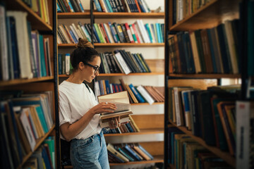 A student stuying and reading books in a public library.