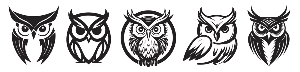 Rolgordijnen Owl vector silhouette illustration © Cris