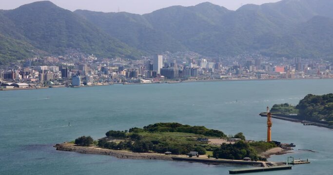 タワーの上から見る巌流島と福岡県北九州市の街並み