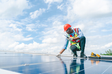 Male professional engineer installing solar photovoltaic panel system, Electrician mounting blue solar module technology on power industrial factory roof, Alternative energy ecological technician job © chokniti