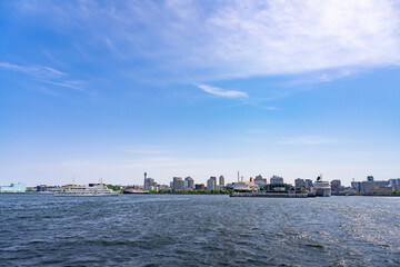 Naklejka premium 神奈川県横浜市 豪華客船クルーズから見た横浜の風景 ASUKAⅡ
