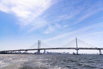 Fototapeta na wymiar 神奈川県横浜市　豪華客船クルーズから見た横浜ベイブリッジと横浜の風景