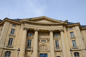Fototapeta na wymiar Faculty of Law in Paris