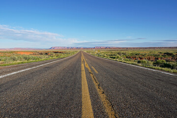 Fototapeta na wymiar Empty open road stretching out in Arizona