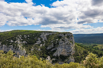Fototapeta na wymiar Falaises des Gorges de l'Hérault depuis le Mont Agonès