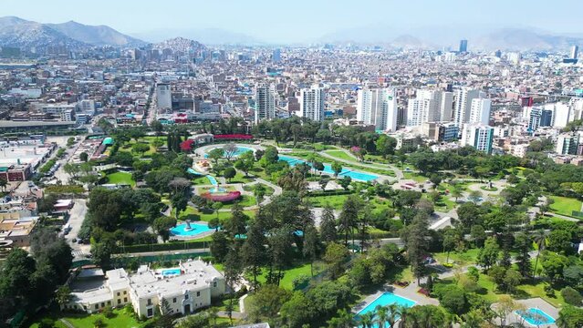Parque de las aguas ubicado en el centro de Lima, Perú.