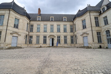 Fototapeta na wymiar Bâtiment typique, vue de l'extérieur, ville de Orléans, département du Loiret, France