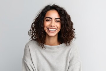 Obraz premium Portrait of a happy young woman smiling at camera isolated over white background