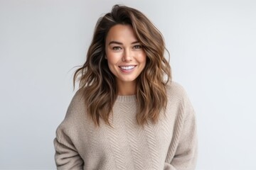 Obraz premium Portrait of beautiful young woman smiling and looking at camera over white background