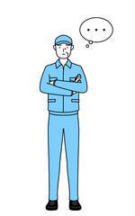 腕を組んで考える帽子と作業着姿のシニア男性（経営者、管理職、上司）