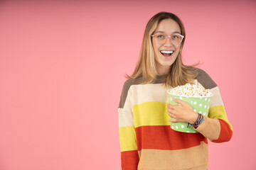 Young woman holding popcorn to watch the movie
