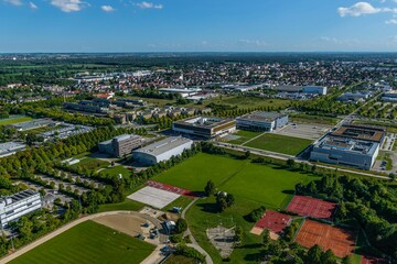 Fototapeta na wymiar Augsburg - das Univiertel im Luftbild, Ausblick auf Gebäude von Institutionen und Forschungseinrichtungen 