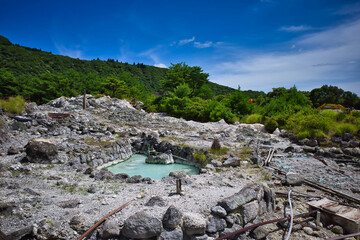 長崎市島原で訪れた源泉が噴き出す景色