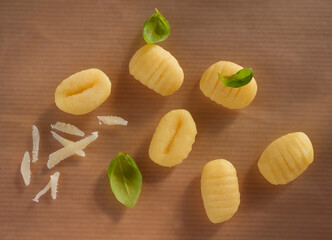 Gnocci einzeln mit Baslikum.