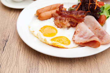 Full English breakfast set with sausage, egg, bacon, baked bean, ham, tomato and toast