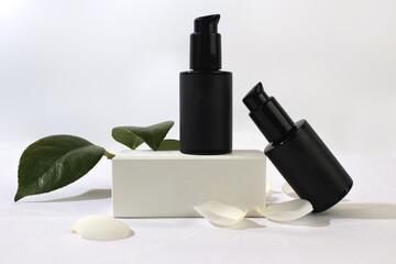 Cajas y botes lisos de cosmética para Mockups