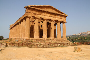 Obraz premium ruined ancient temple (temple of concord) in agrigento in sicily (italy) 