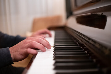Obraz premium playing the piano