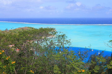 Fototapeta na wymiar Lagoon of Bora Bora island. French Polynesia