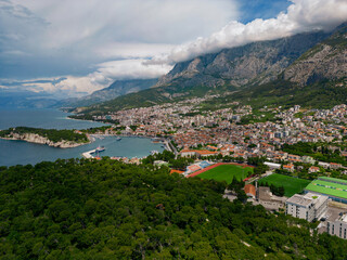 Fototapeta na wymiar Makarska in Kroatien - Dalmatien - von oben