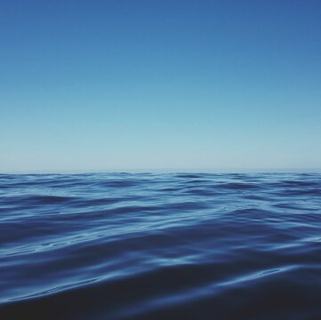 Blue sea with waves, sky and skyline © Михаил Таратонов