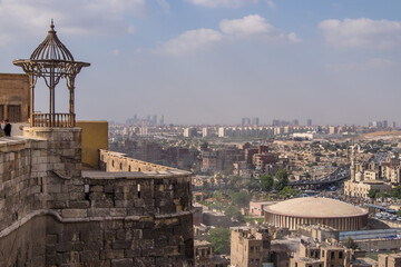 Muros y mirador de la Ciudadela con vista de la ciudad de El Cairo en Egipto