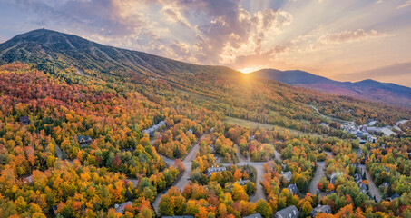 Sunset autumn colors at Sugarloaf Mountain - Maine -  Carrabassett Valley - Golf Course - obrazy, fototapety, plakaty